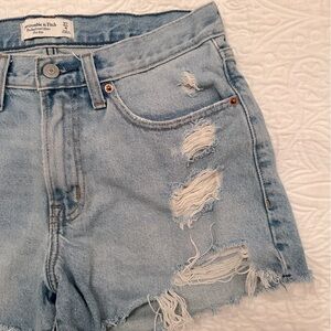 The Boyfriend Short - Mid Rise